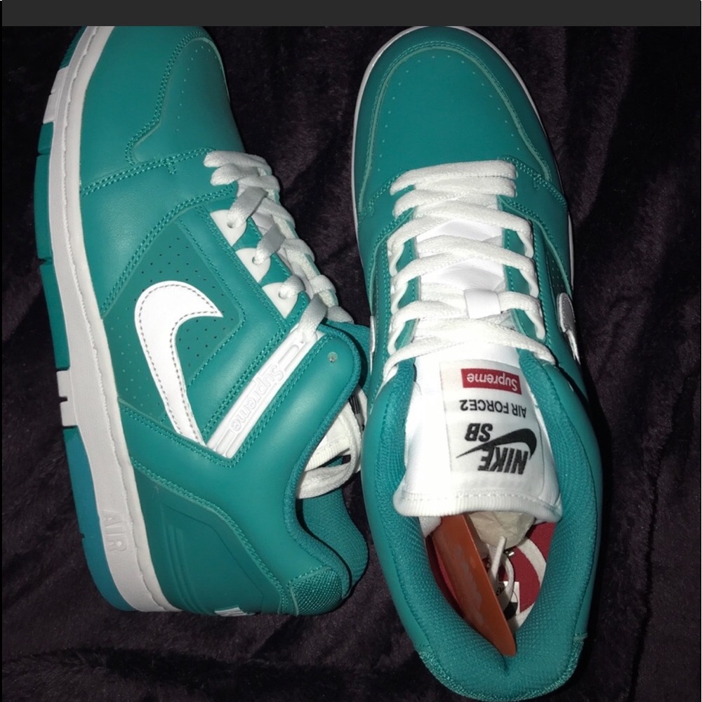 NIKE SUPREME AIR FORCE 2 NEVER WORN!!!!!!